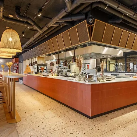 Novotel Centre Cathedrale Hotel 4*