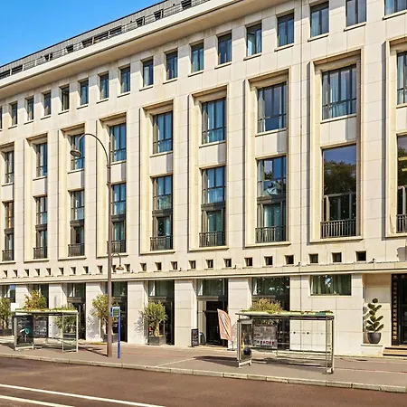 Novotel Centre Cathedrale Hotel 4*