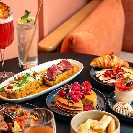 Novotel Centre Cathedrale Отель 4*