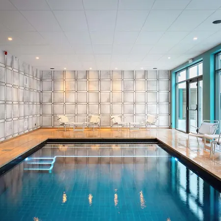 Отель Novotel Centre Cathedrale 4*