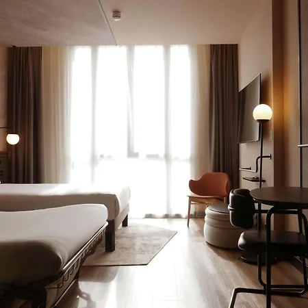 Отель Novotel Centre Cathedrale