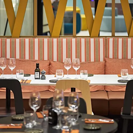 Отель Novotel Centre Cathedrale 4*