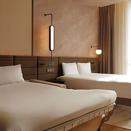 Hotel Novotel Centre Cathedrale 4*