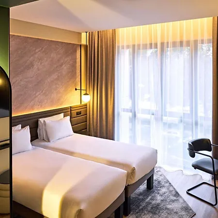 Отель Novotel Centre Cathedrale