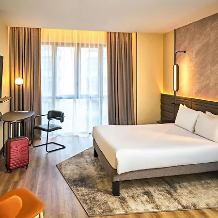 Отель Novotel Centre Cathedrale 4*