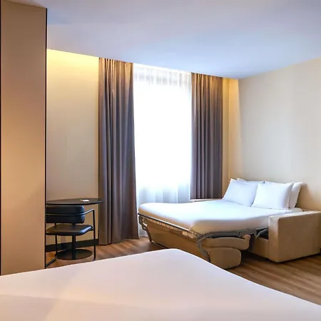 Отель Novotel Centre Cathedrale