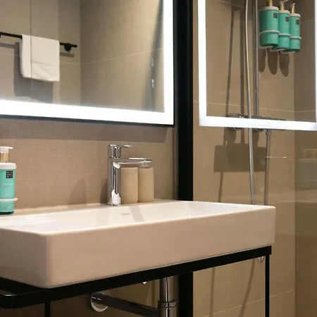 Отель Novotel Centre Cathedrale 4*