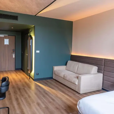 Novotel Centre Cathedrale Отель