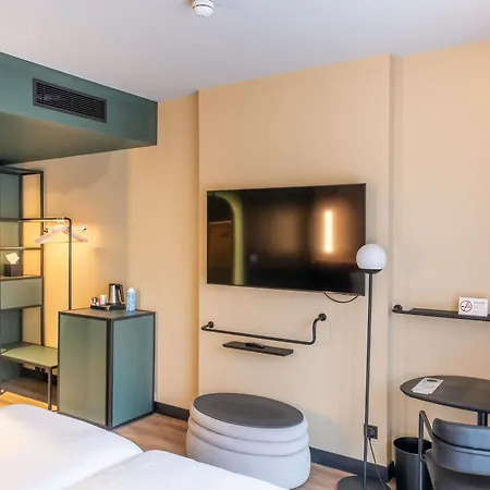 Отель Novotel Centre Cathedrale