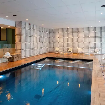 Отель Novotel Centre Cathedrale 4*