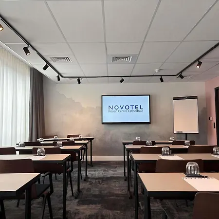Отель Novotel Centre Cathedrale