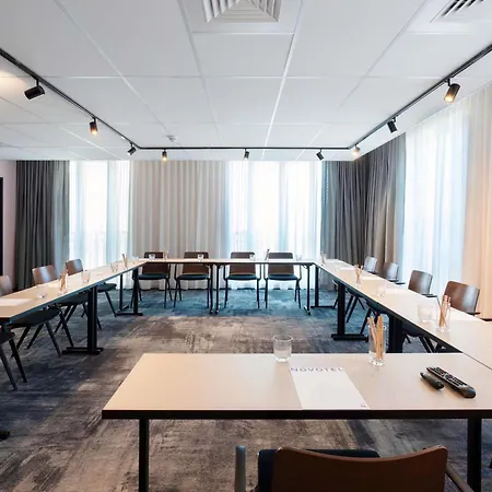Отель Novotel Centre Cathedrale 4*