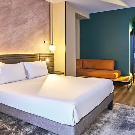 Novotel Centre Cathedrale Hotel 4*