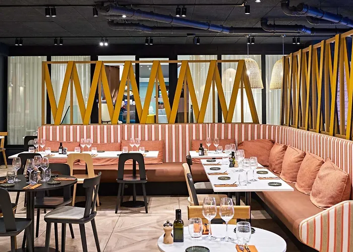 Novotel Centre Cathedrale Hotel 4*